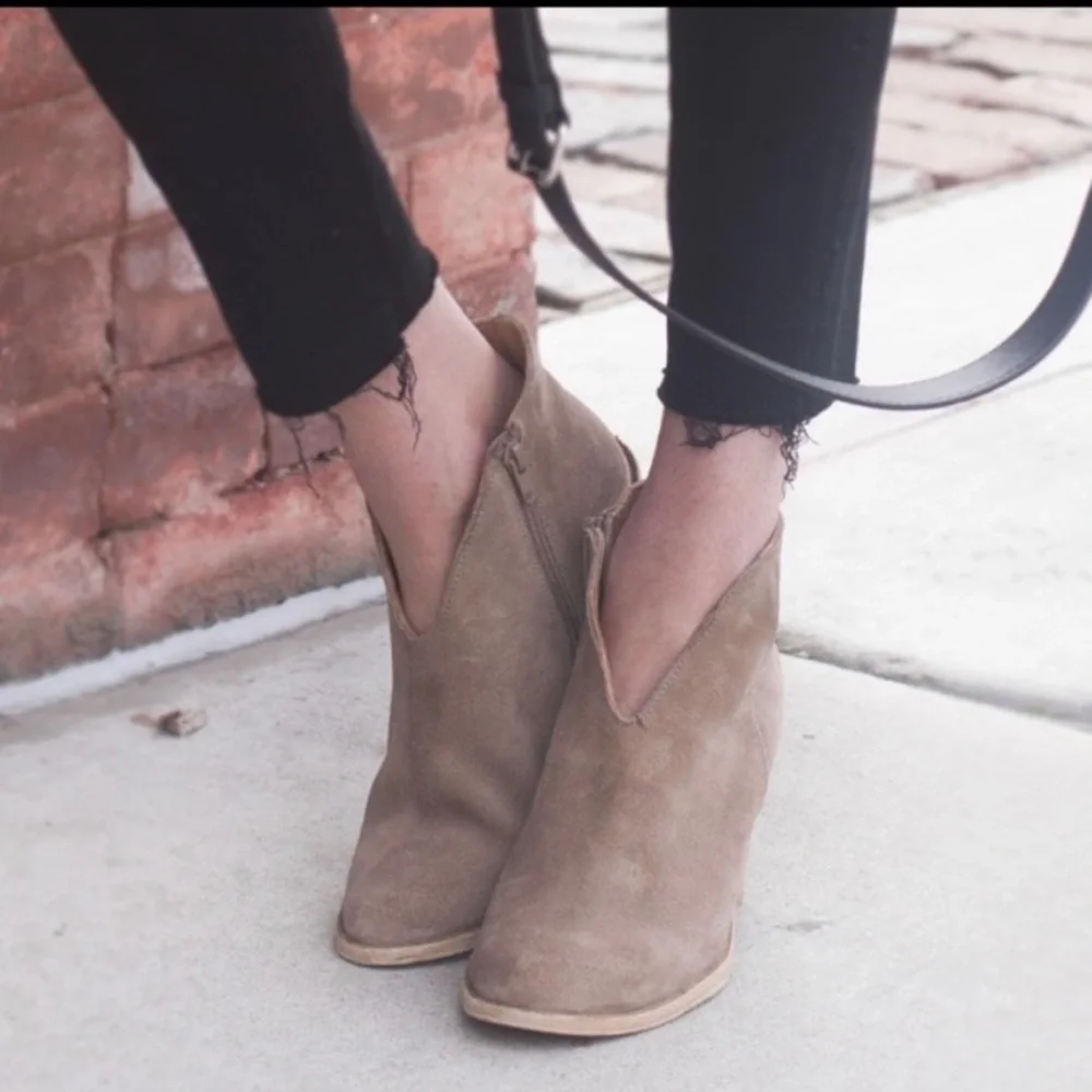 Jeffrey Campbell Laszlo Tan Taupe Suede Block heel Ankle Boots 11